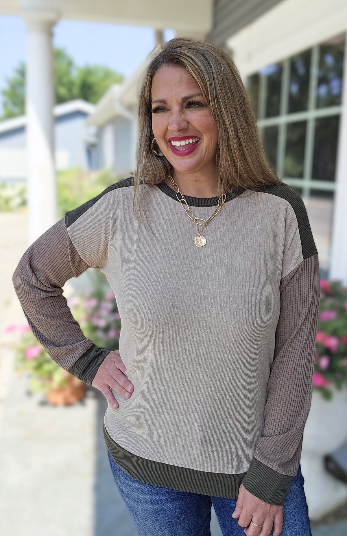 MOCHA/TAUPE COLOR BLOCK CREW NECK KNIT TOP