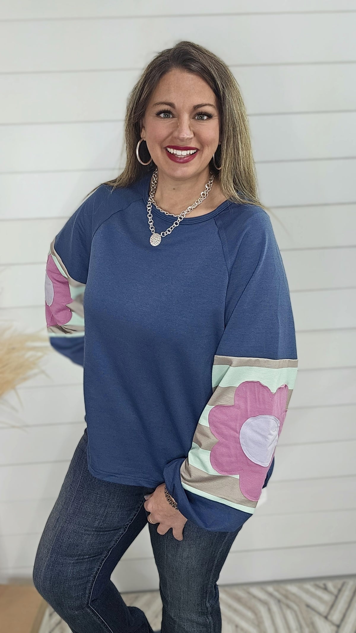 NAVY FLORAL/STRIPED SLEEVE TOP