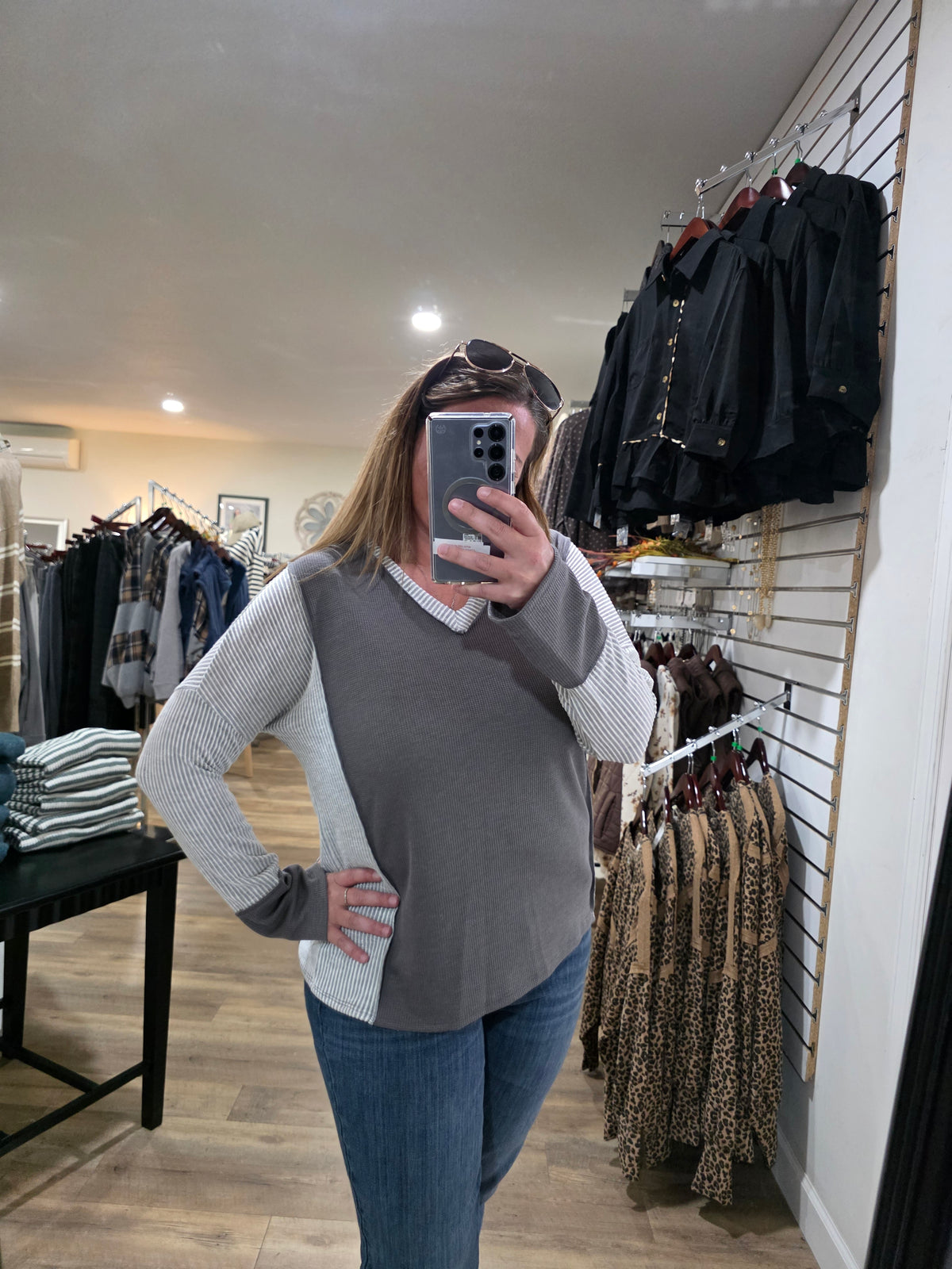 DUSTY CHARCOAL WAFFLE CONTRAST V NECK KNIT TOP