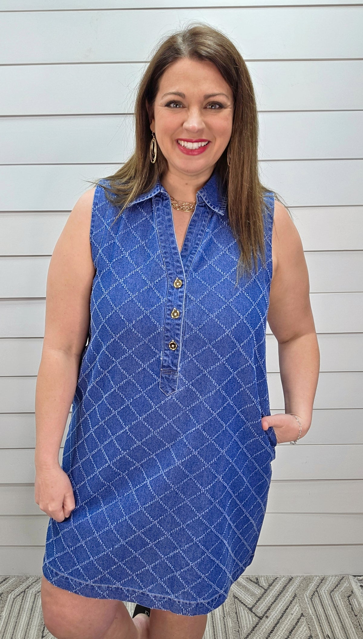 DENIM V NECK TEXTURED SLEEVELESS DRESS