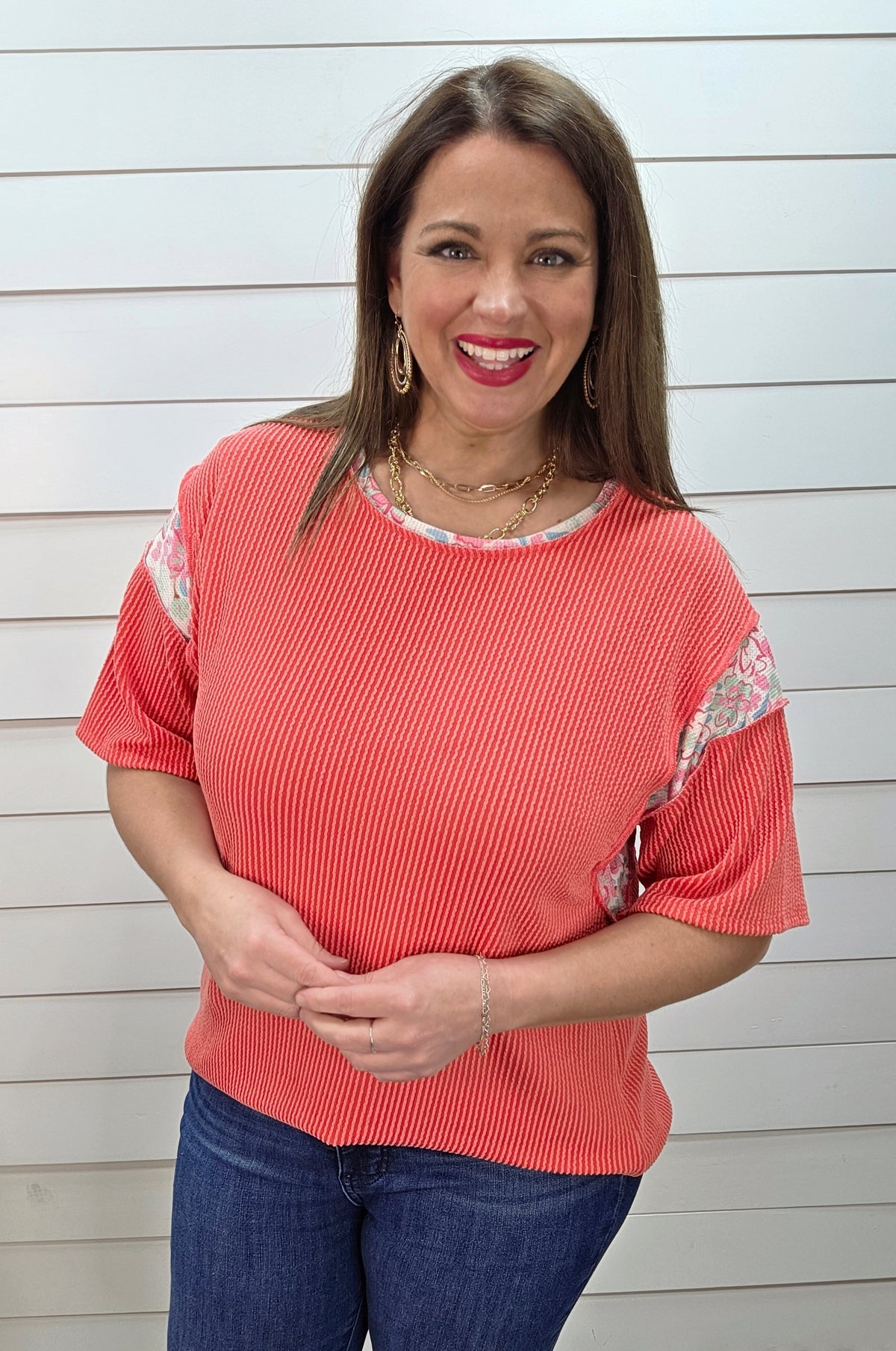 CORAL RAISED RIBBED KNIT TOP W/ FLORAL CONTRAST
