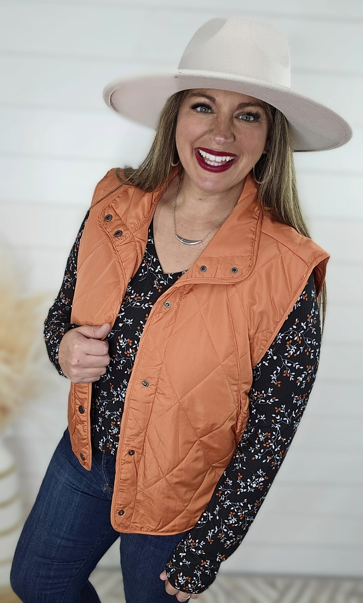 BLACK RIBBED TEXTURED RUST FLORAL V NECK TOP