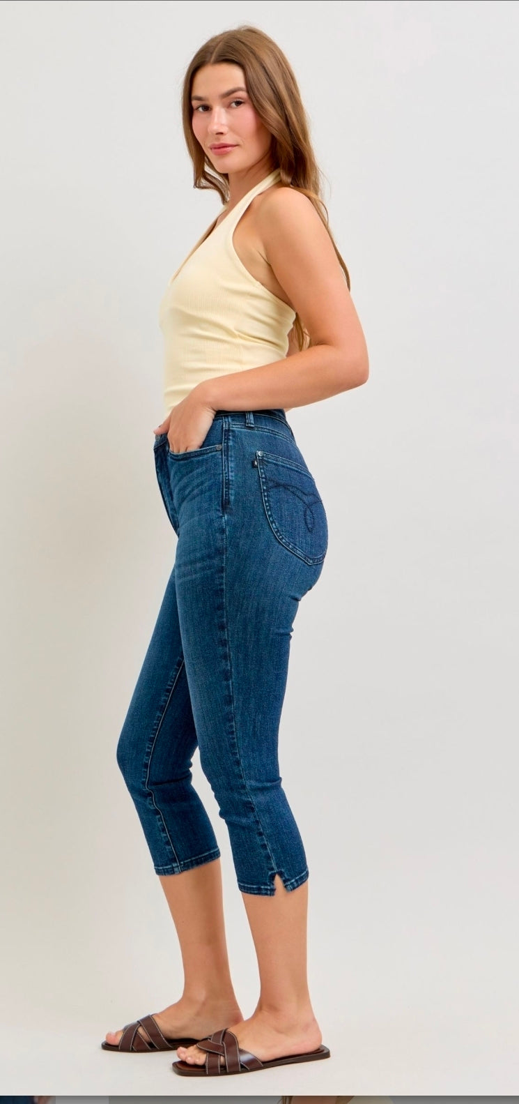 JUDY BLUE HW CAPRI DARK WASH WITH SHIELD POCKET