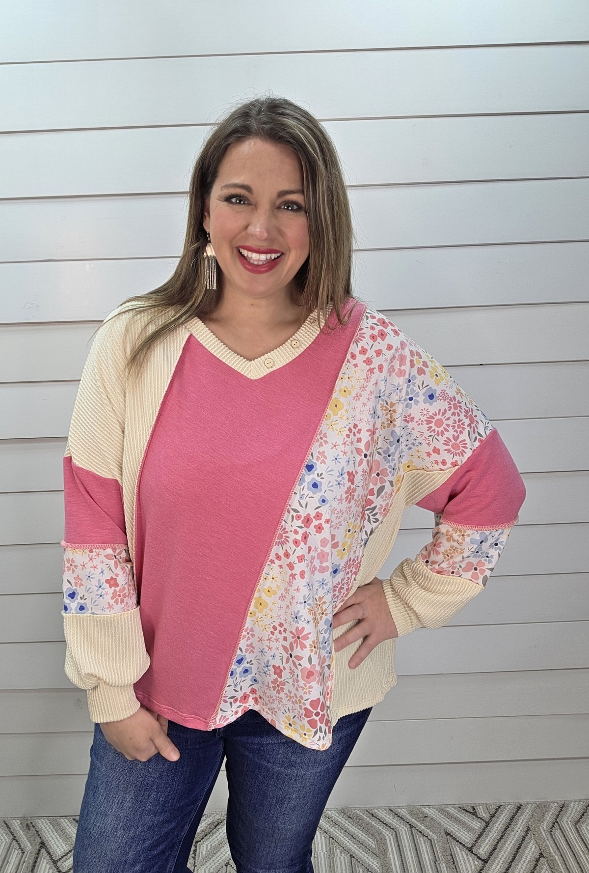 OATMEAL/PINK FLORAL COLORBLOCK BUTTON TRIM TOP