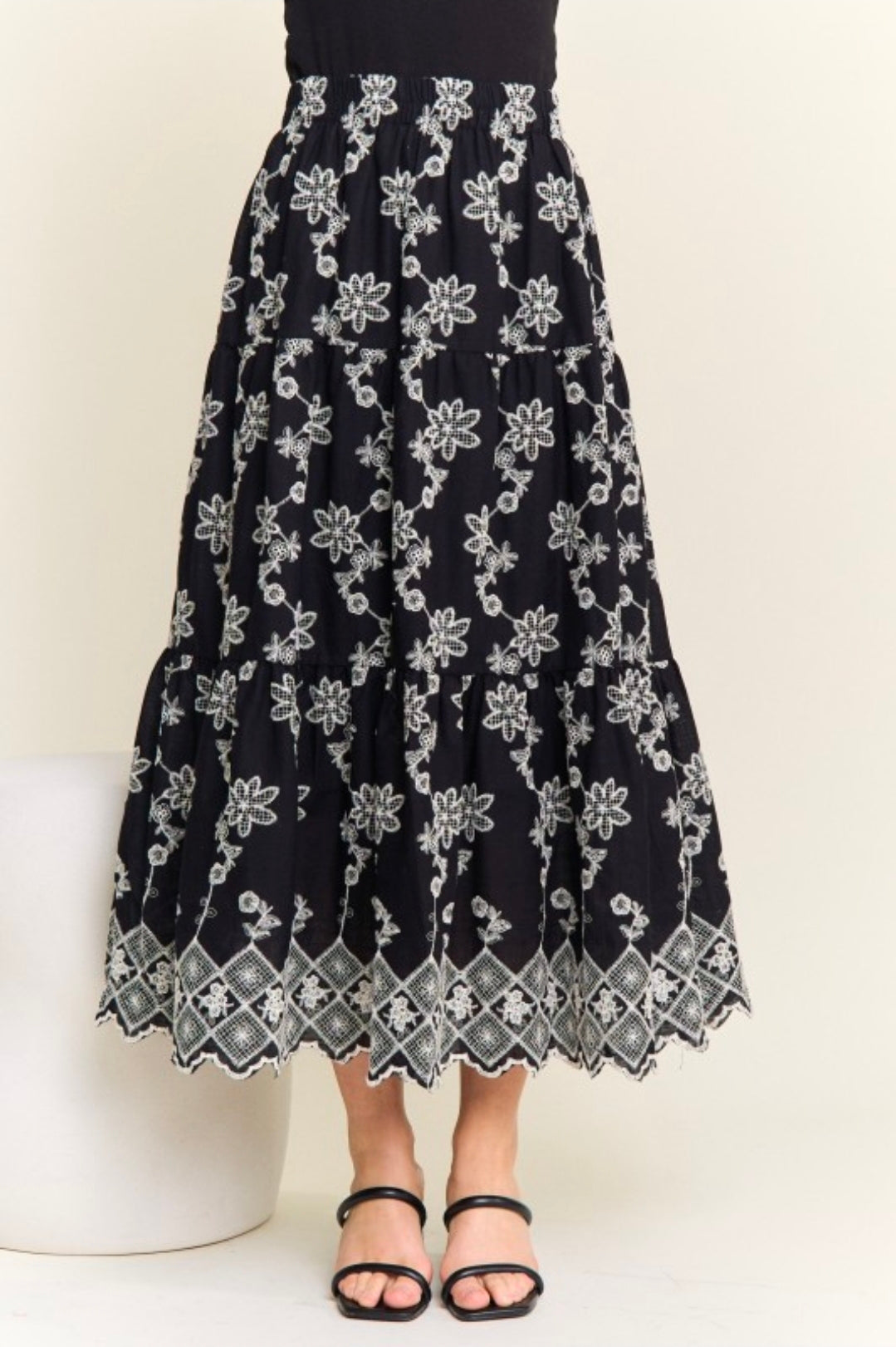 BLACK FLORAL STITCHED PULL ON SKIRT