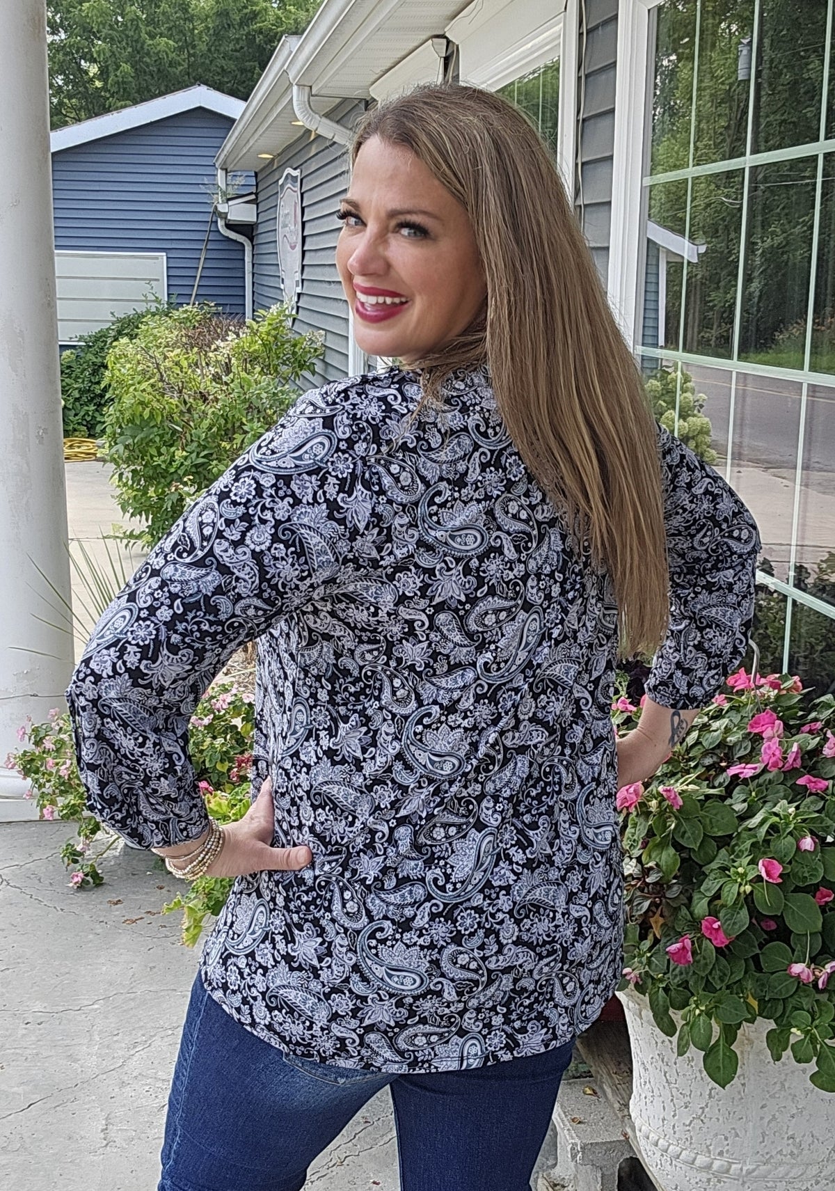 DEAR SCARLETT BLACK/GREY PAISLEY PRINT LUXE LIZZY TOP