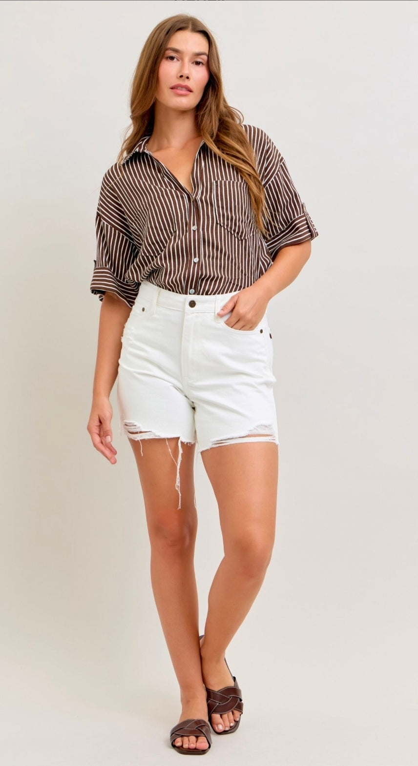 JUDY BLUE WHITE RIGID MAGIC DAD SHORT W/ CELL PHONE POCKET