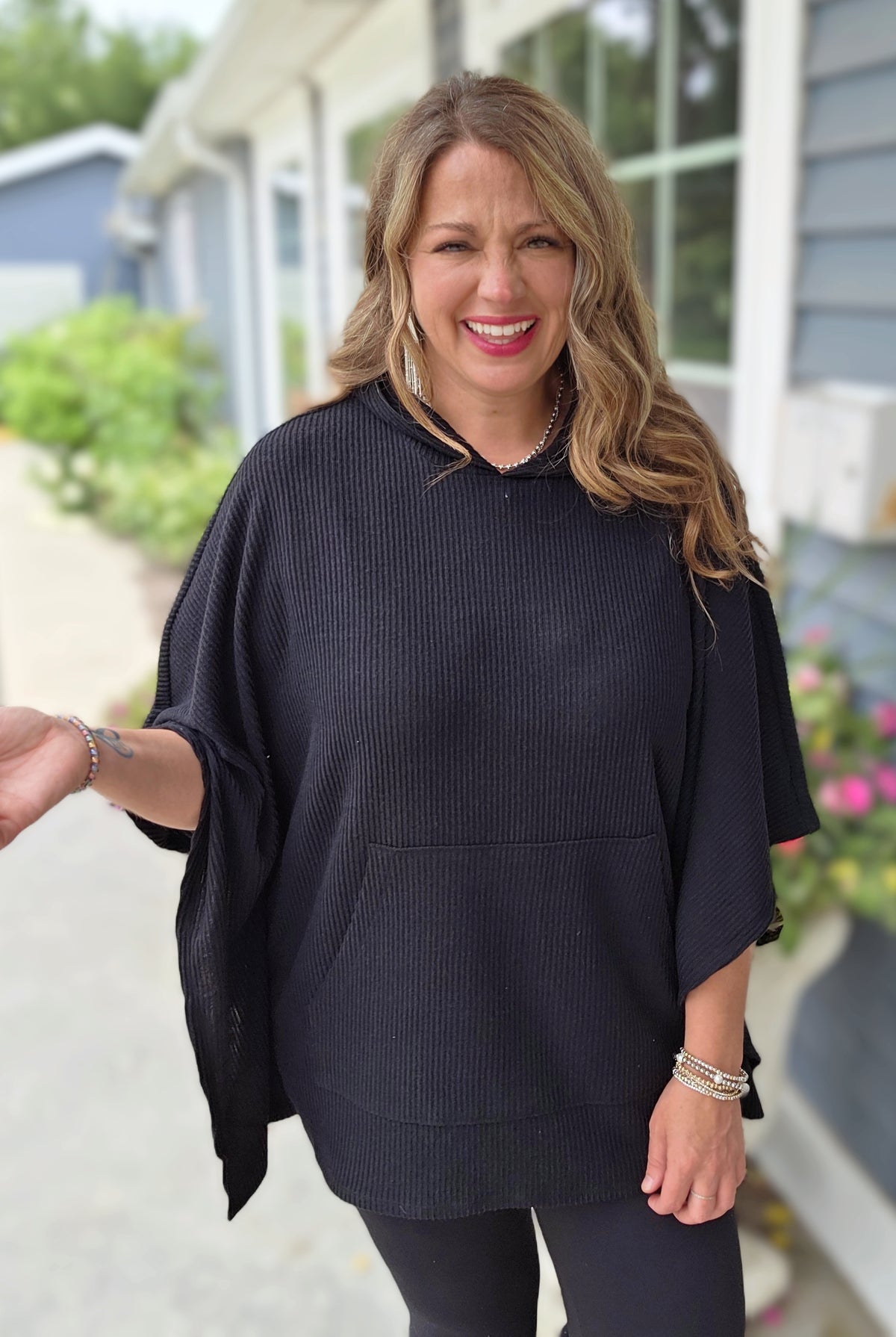 DEAR SCARLETT HORIZON PONCHO HOODIE - BLACK