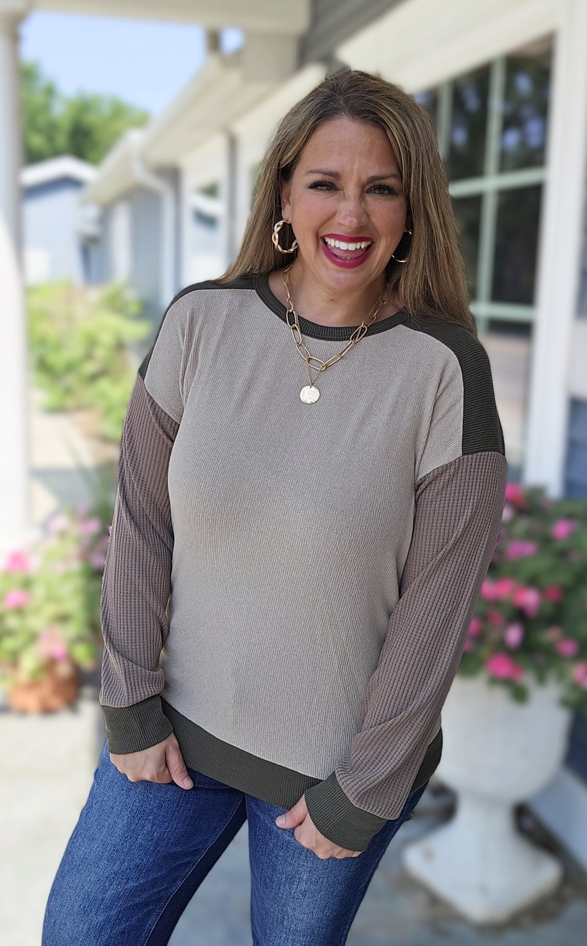 MOCHA/TAUPE COLOR BLOCK CREW NECK KNIT TOP