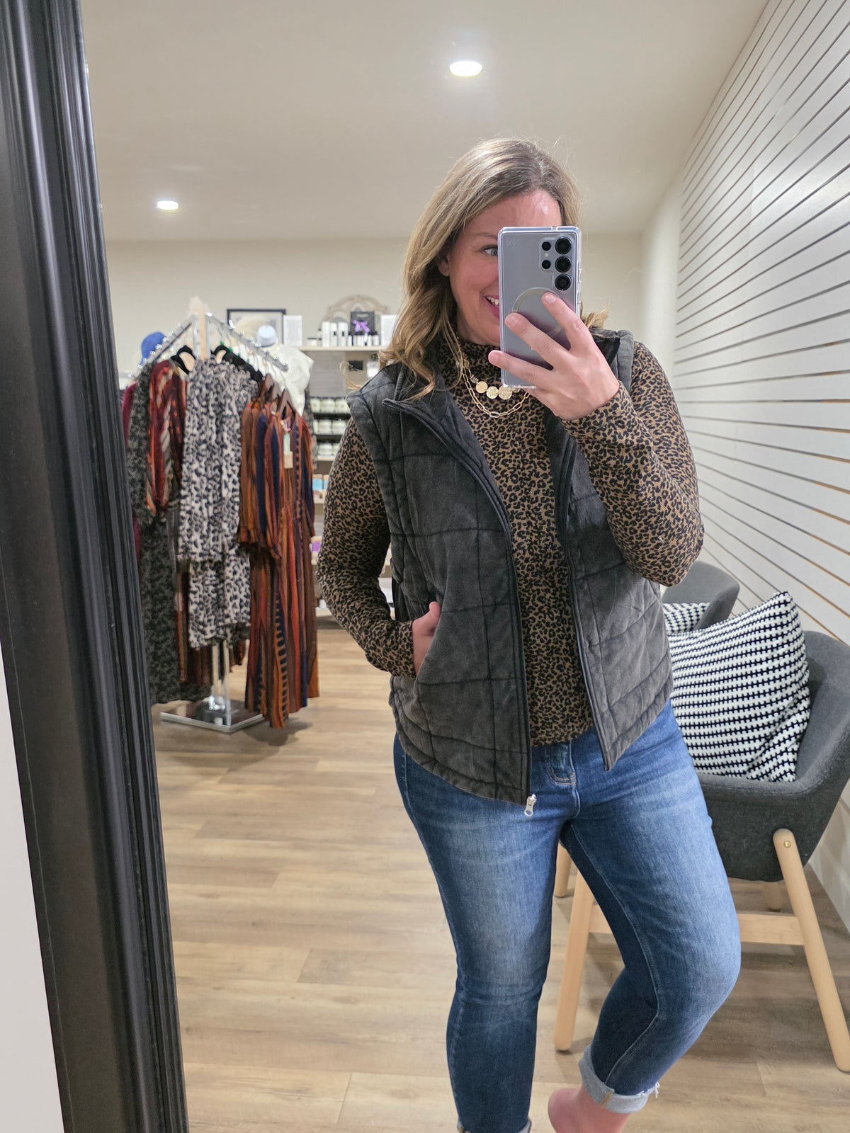 MINERAL WASH ULTRA SOFT QUILTED VEST - BLACK