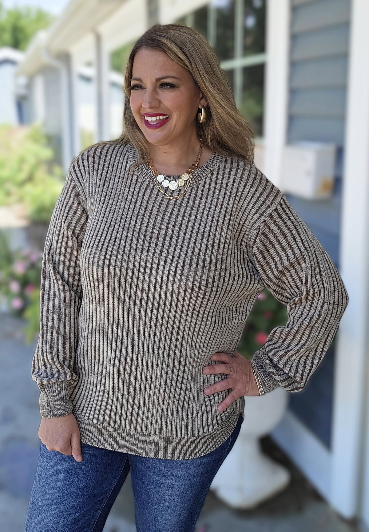 BROWN TWO TONE CURVED HEM SWEATER