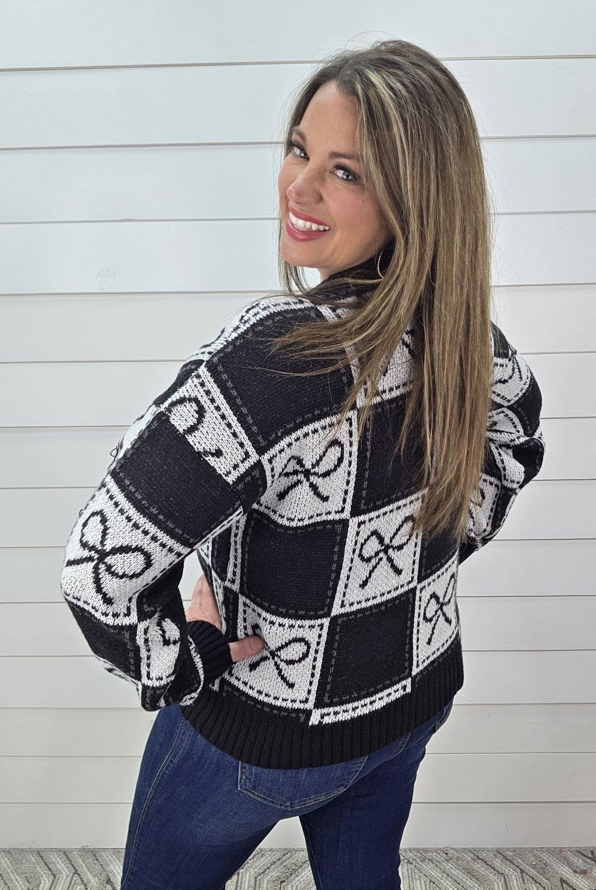 BLACK/CREAM CHECK BOW SWEATER