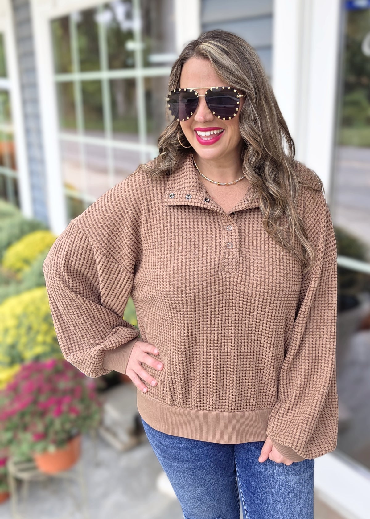CHOCOLATE WAFFLE TEXTURE SNAP QUARTER KNIT TOP