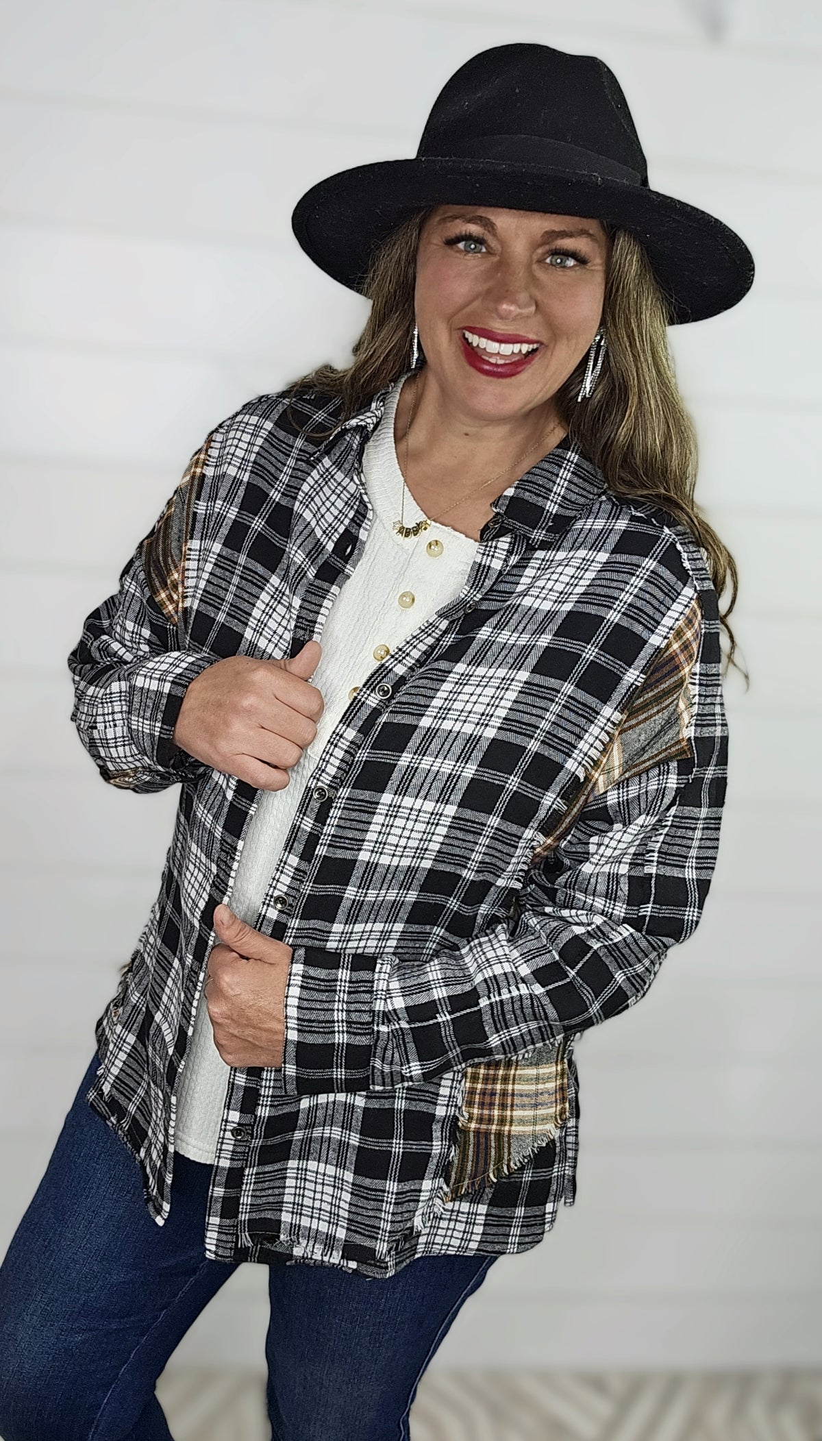 BLACK/WHITE PLAID CONTRAST FLANNEL BUTTON DOWN