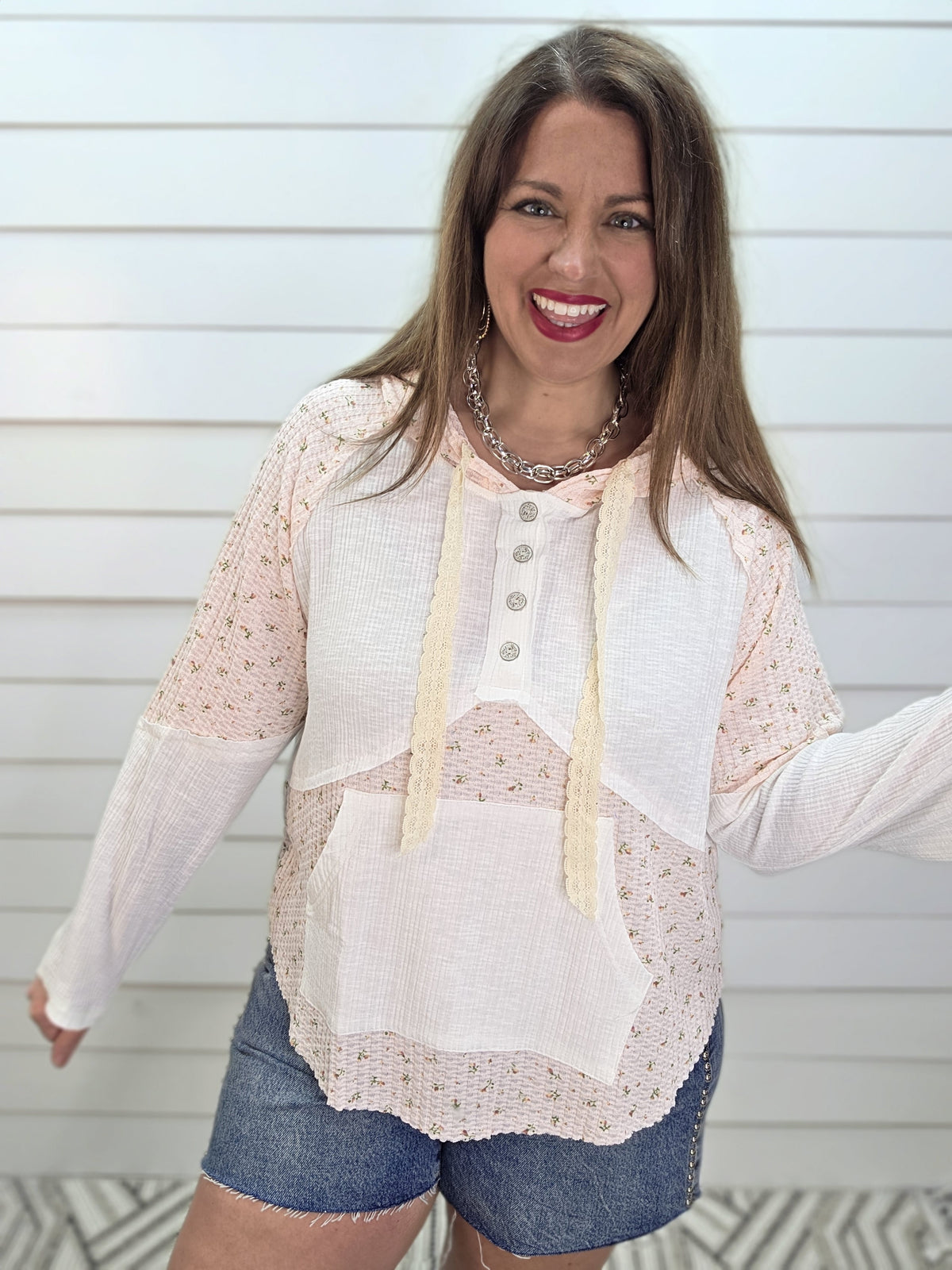 POL BLUSH/OFF WHITE FLORAL LIGHT WEIGHT HOODED TOP