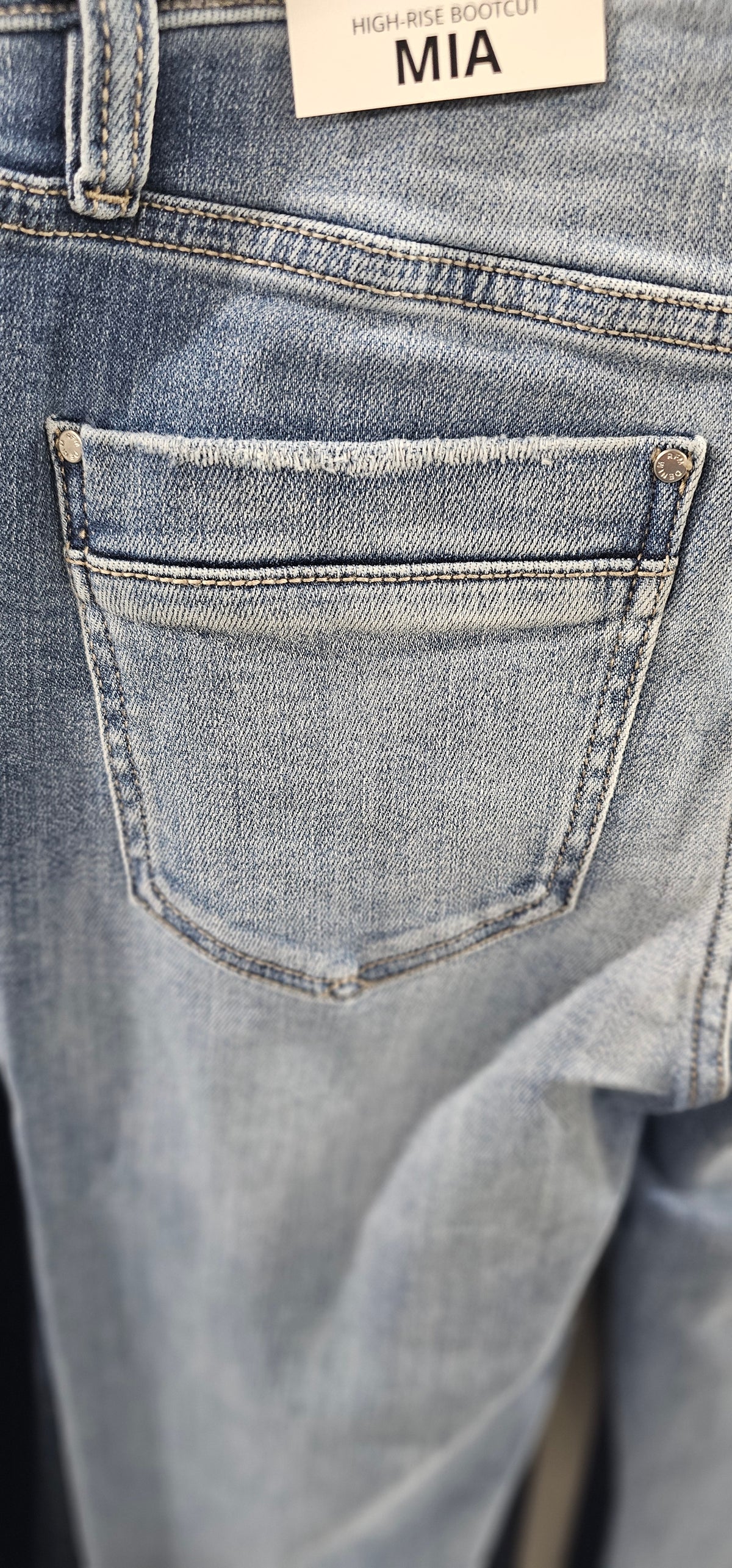 RFM MEDIUM WASH MIA BOOTCUT WITH BACK POCKET SEAM