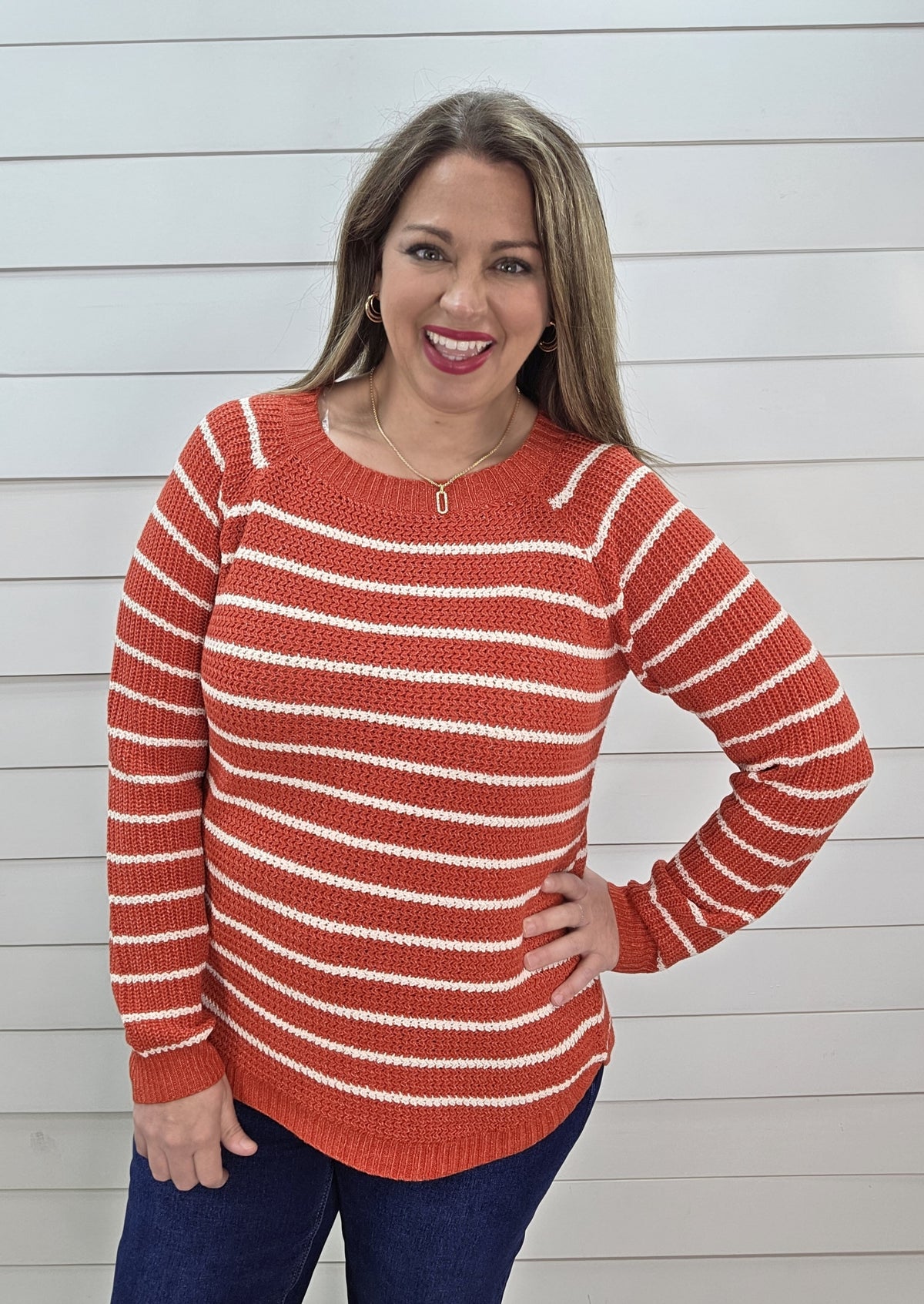 RED/WHITE STRIPED WAFFLE TEXTURE CUVED HEM SWEATER