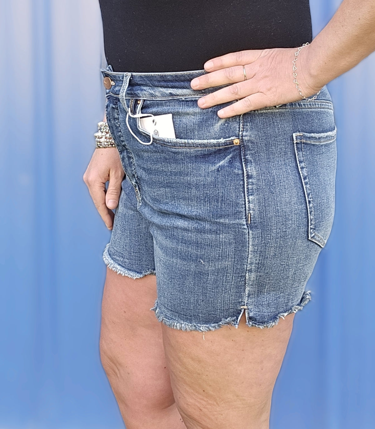 RFM ESSENTIAL DARK WASH FREY HEM SHORTS