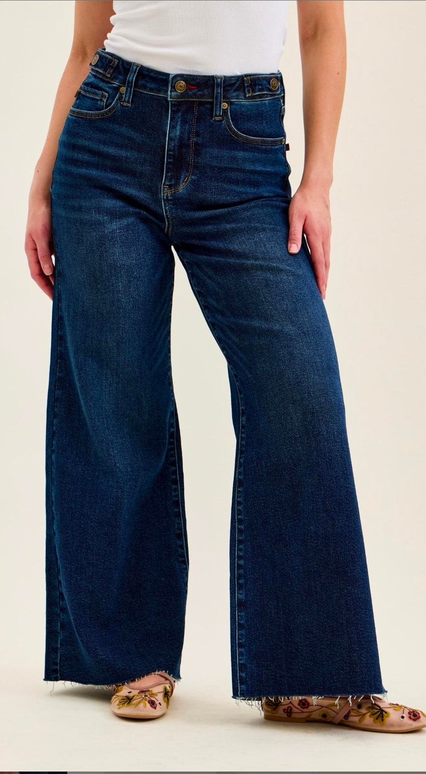 JUDY BLUE PETITE RETRO WIDE W/ ADJUSTABLE WB TABS AND RAW HEM