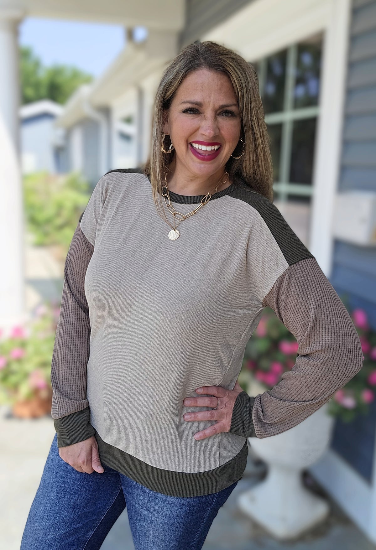 MOCHA/TAUPE COLOR BLOCK CREW NECK KNIT TOP