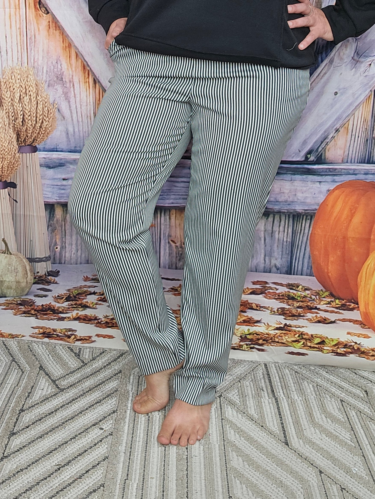 BLACK/WHITE STRIPED PIN STRIPE PULL ON PANT