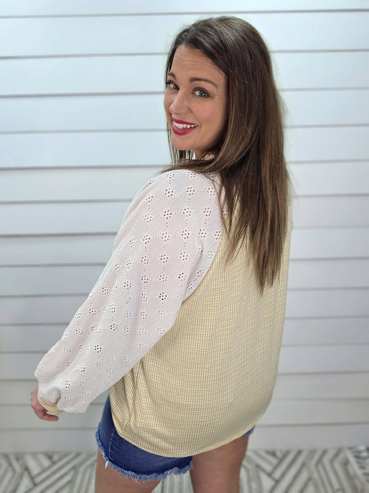 TAUPE PRINTED KNIT TOP W/ CROCHET LACE SLEEVES