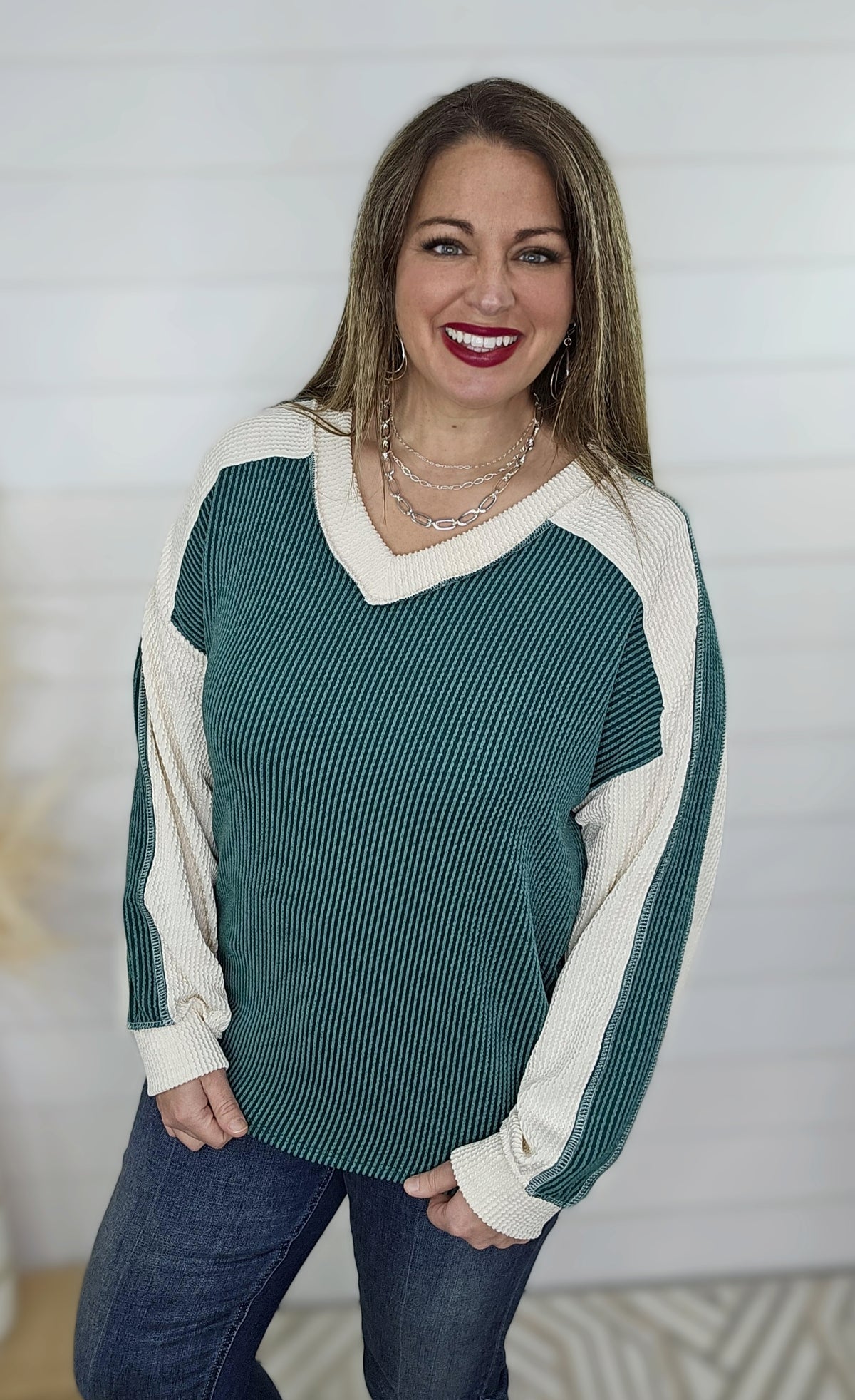 HUNTER RAISED RIBBED V NECK CONTRAST TOP