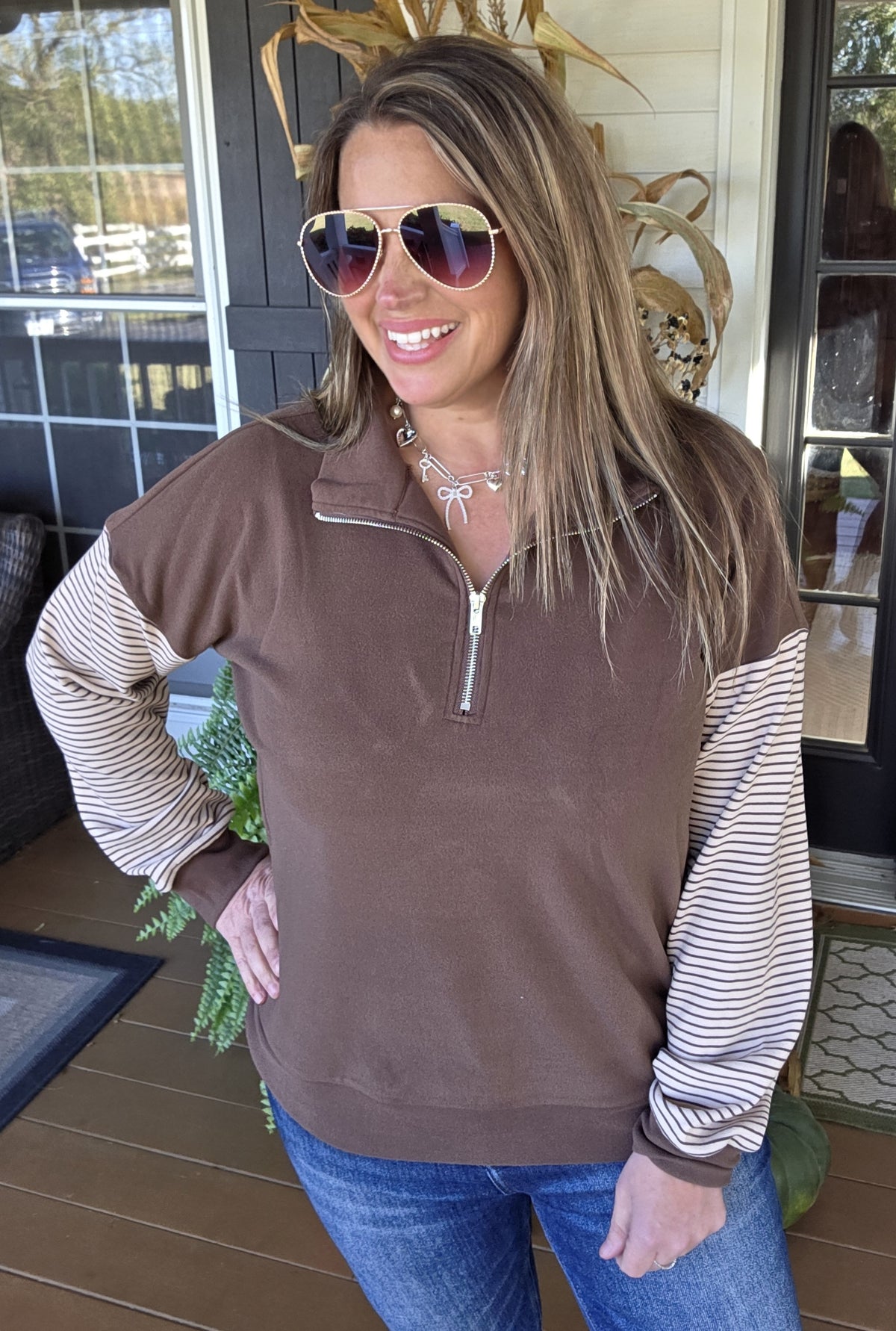 BROWN/STRIPED SLEEVE QUARTER ZIP KNIT PULLOVER