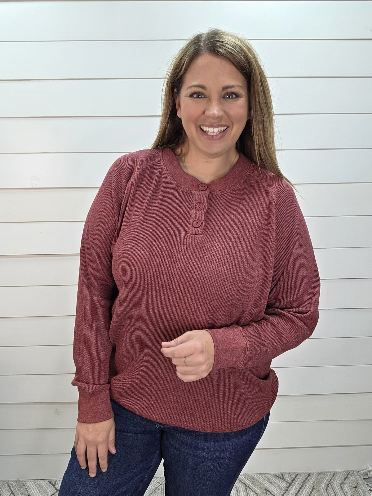 WINE WAFFLE TEXTURED BUTTON HENLEY KNIT TOP