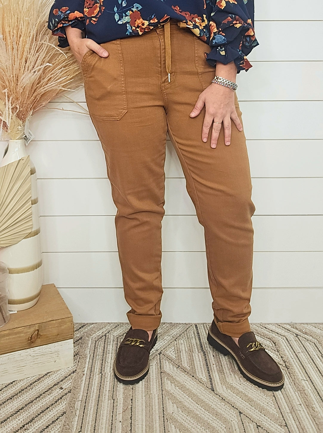 CAMEL HIGH WAIST GARMENT DYED CUFFED JOGGER