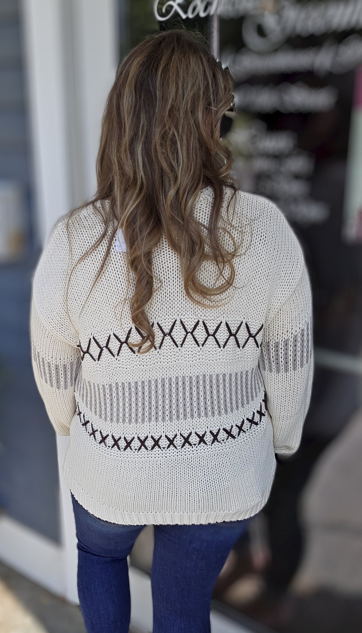 CREAM STITCHACCENT V NECK SWEATER