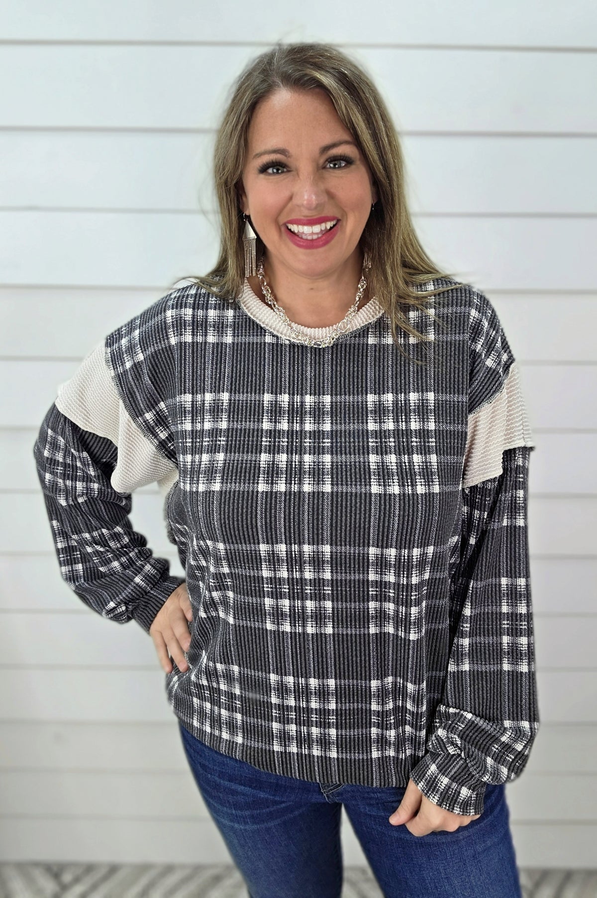 CHARCOAL PLAID RAISED RIBBED KNIT TOP