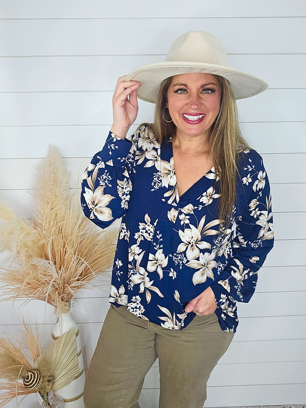 NAVY/TAUPE V NECK LONG SLEEVE KNIT TOP