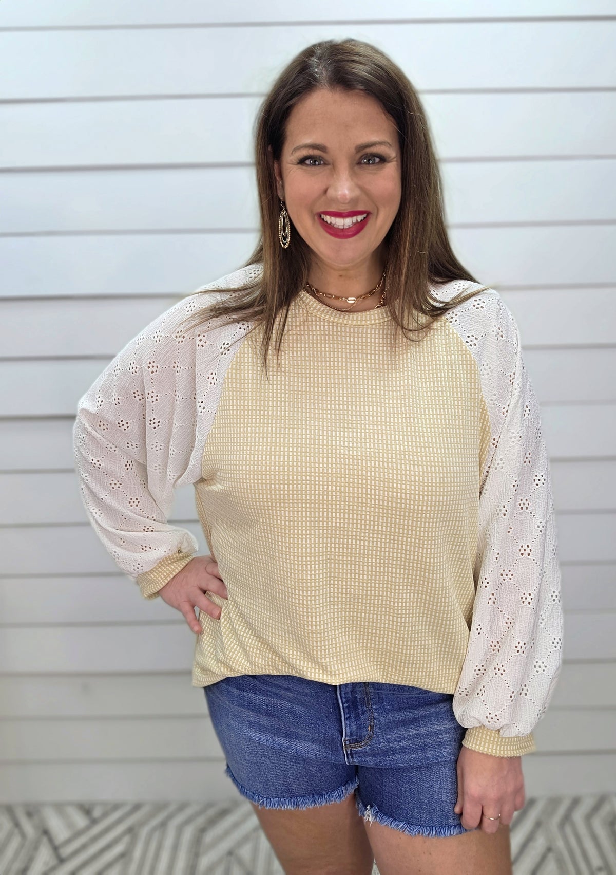 TAUPE PRINTED KNIT TOP W/ CROCHET LACE SLEEVES