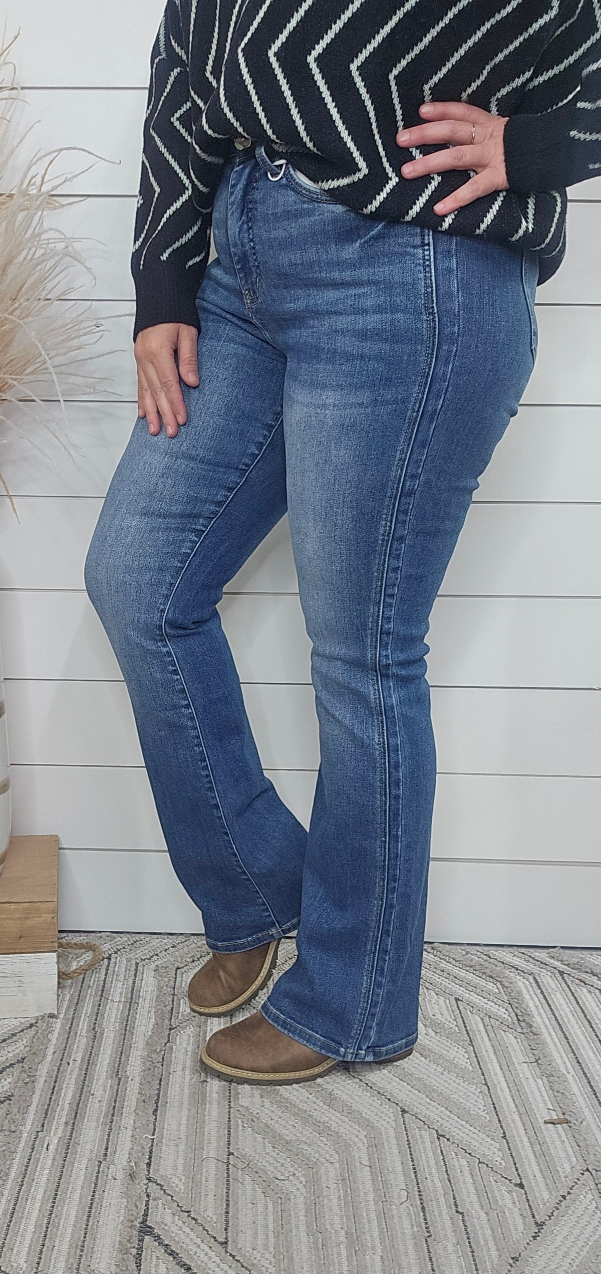 RFM HIGH RISE SLIMMER BOOT CUT JEANS