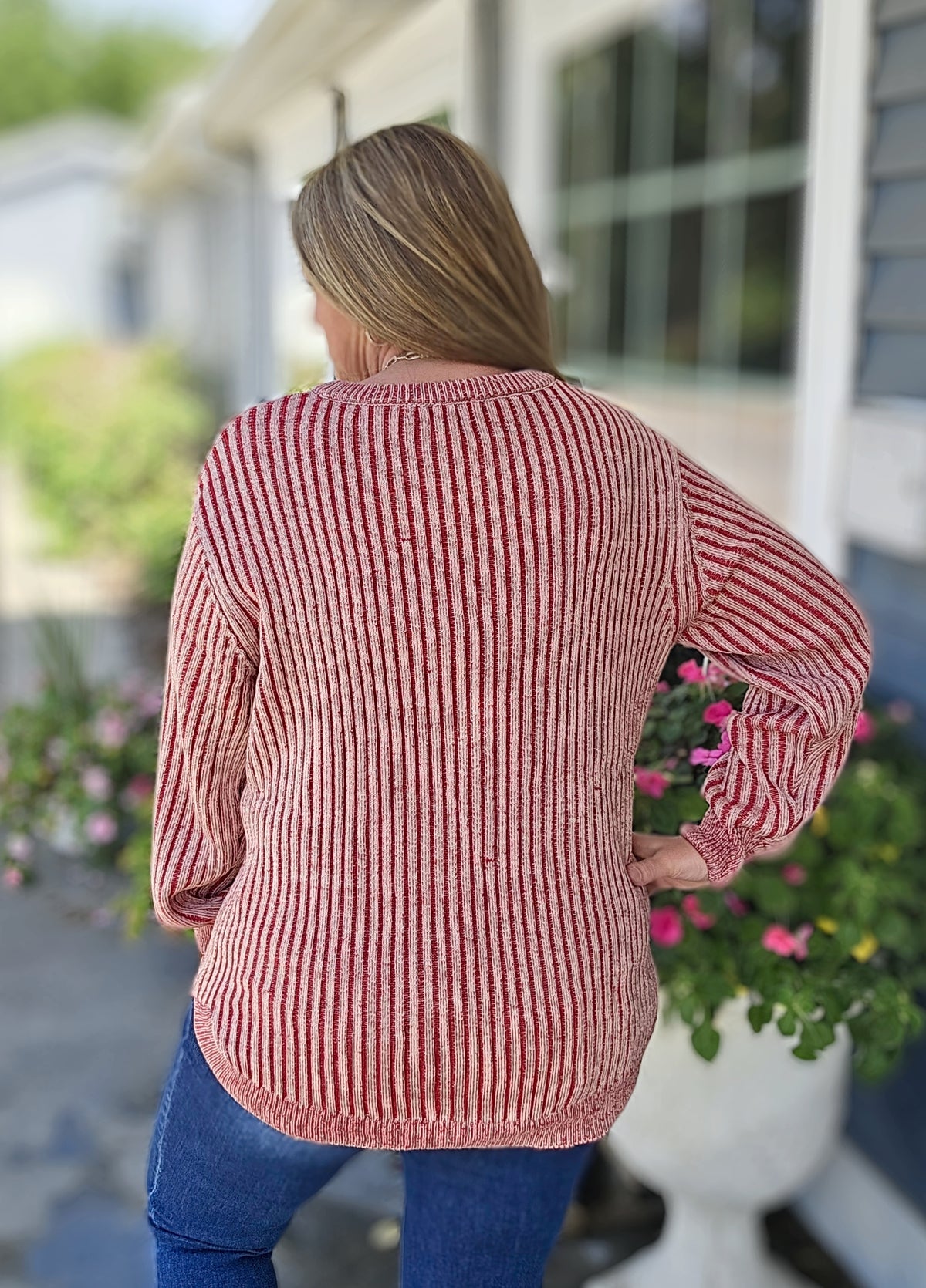 RED TWO TONE CURVED HEM SWEATER