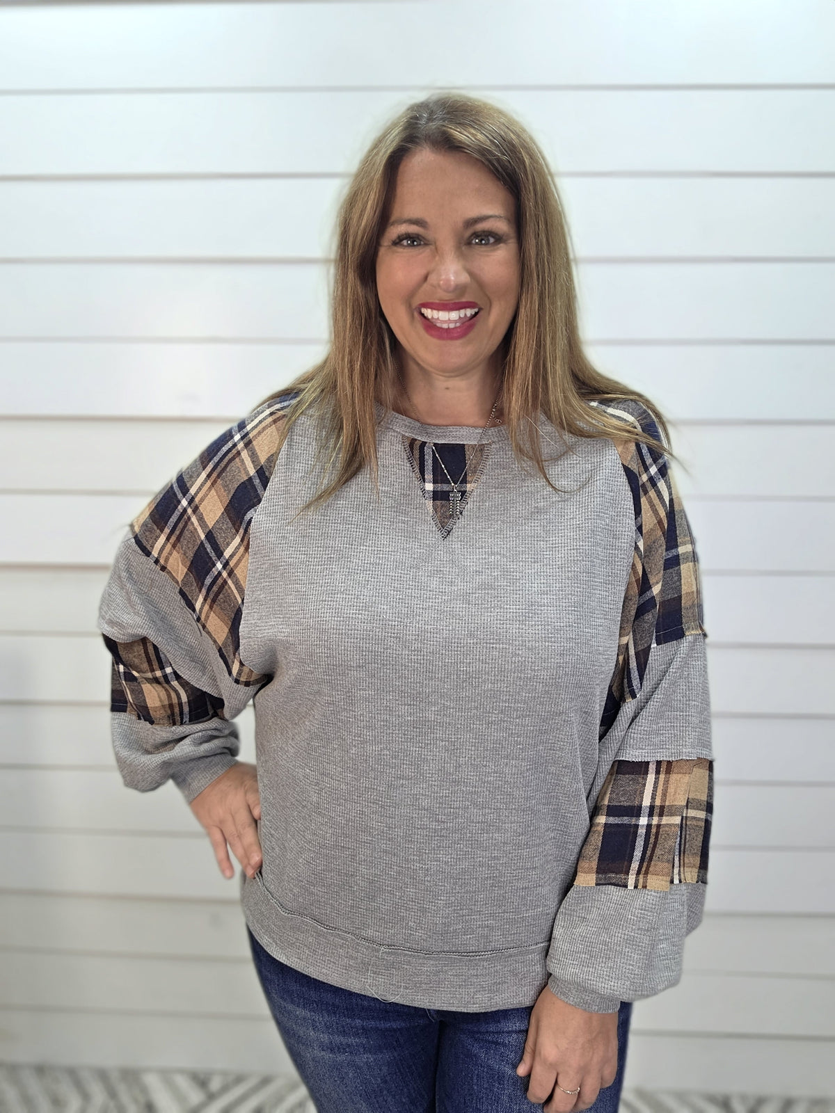 GREY WAFFLE TEXTURE LOOSE FIT PLAID ACCENT KNIT TOP
