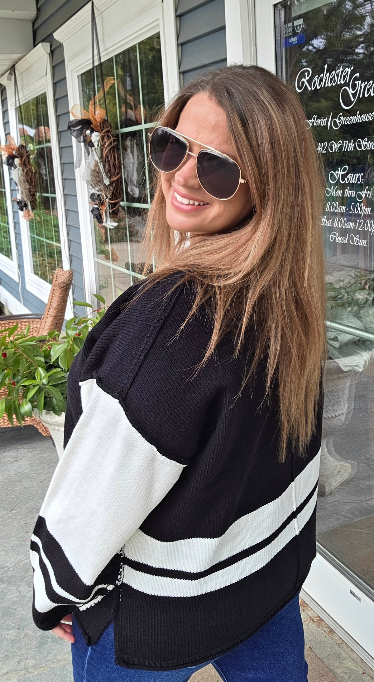 BLACK/WHITE CONTAST OVERSIZED KNIT SWEATER