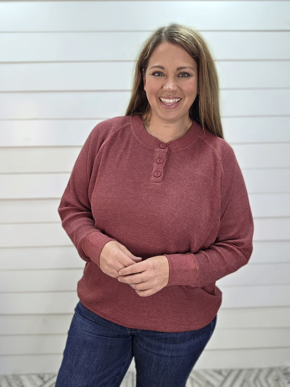 WINE WAFFLE TEXTURED BUTTON HENLEY KNIT TOP
