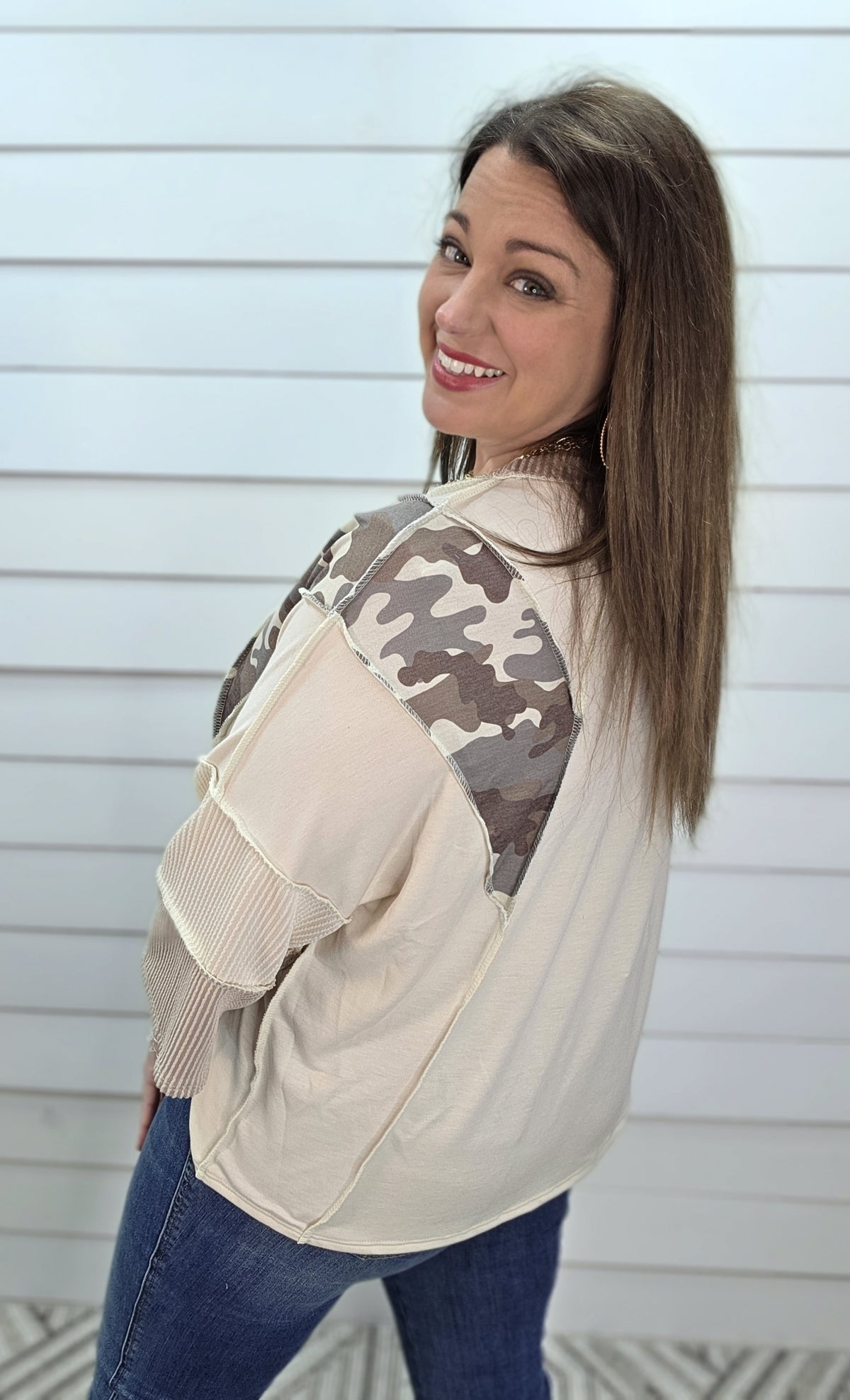 OATMEAL/CAMO LOOSE FIT RAISED RIBBED ACCENT KNIT TOP