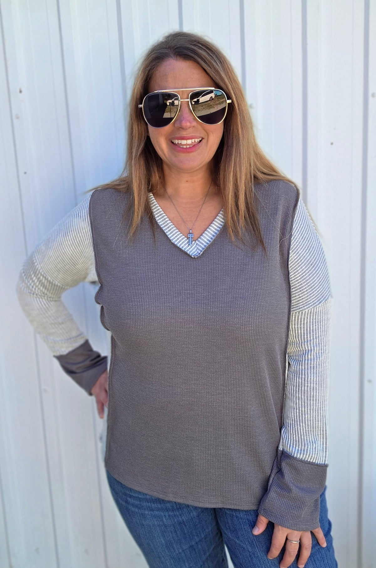 DUSTY CHARCOAL WAFFLE CONTRAST V NECK KNIT TOP