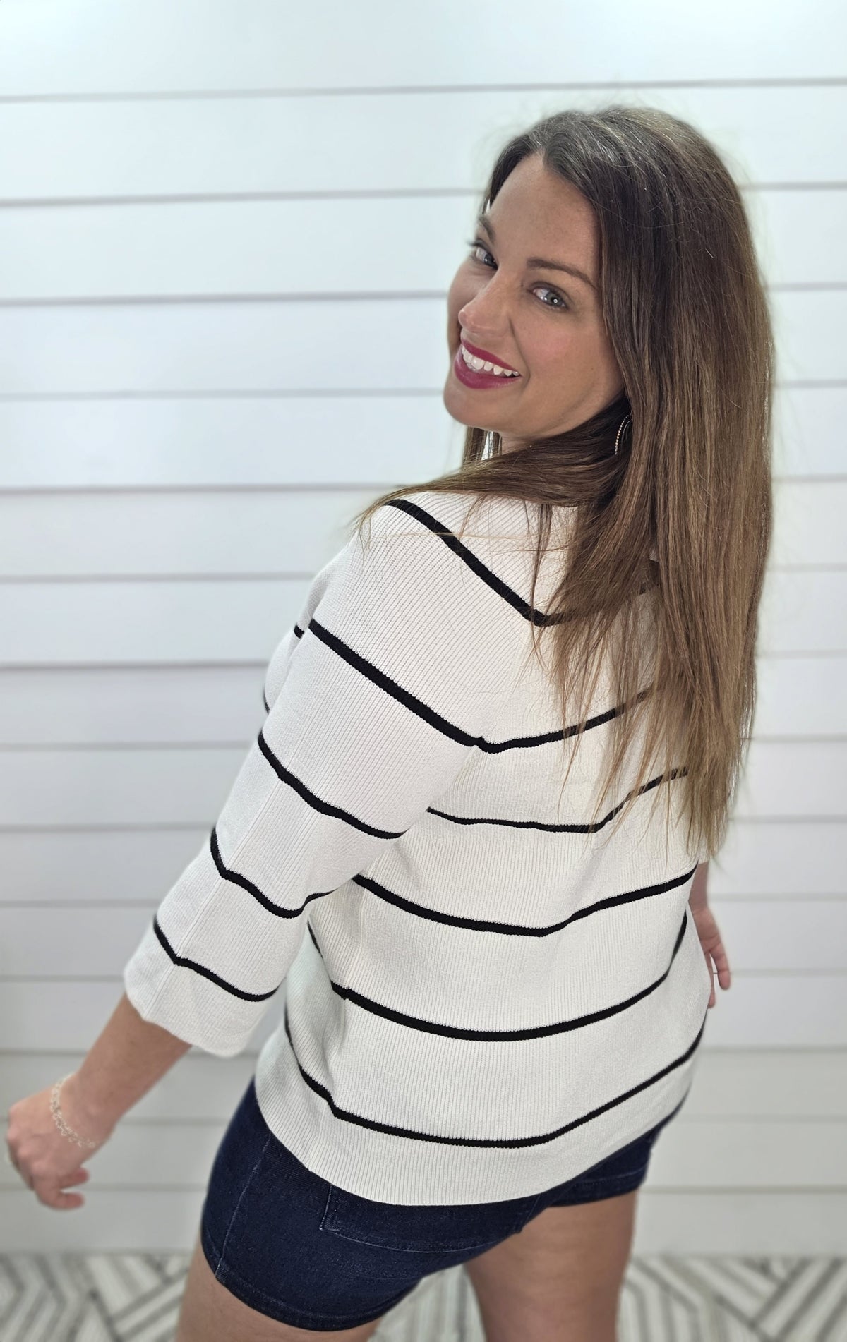 BLACK AND WHITE STRIPED LOOSE SWEATER TOP