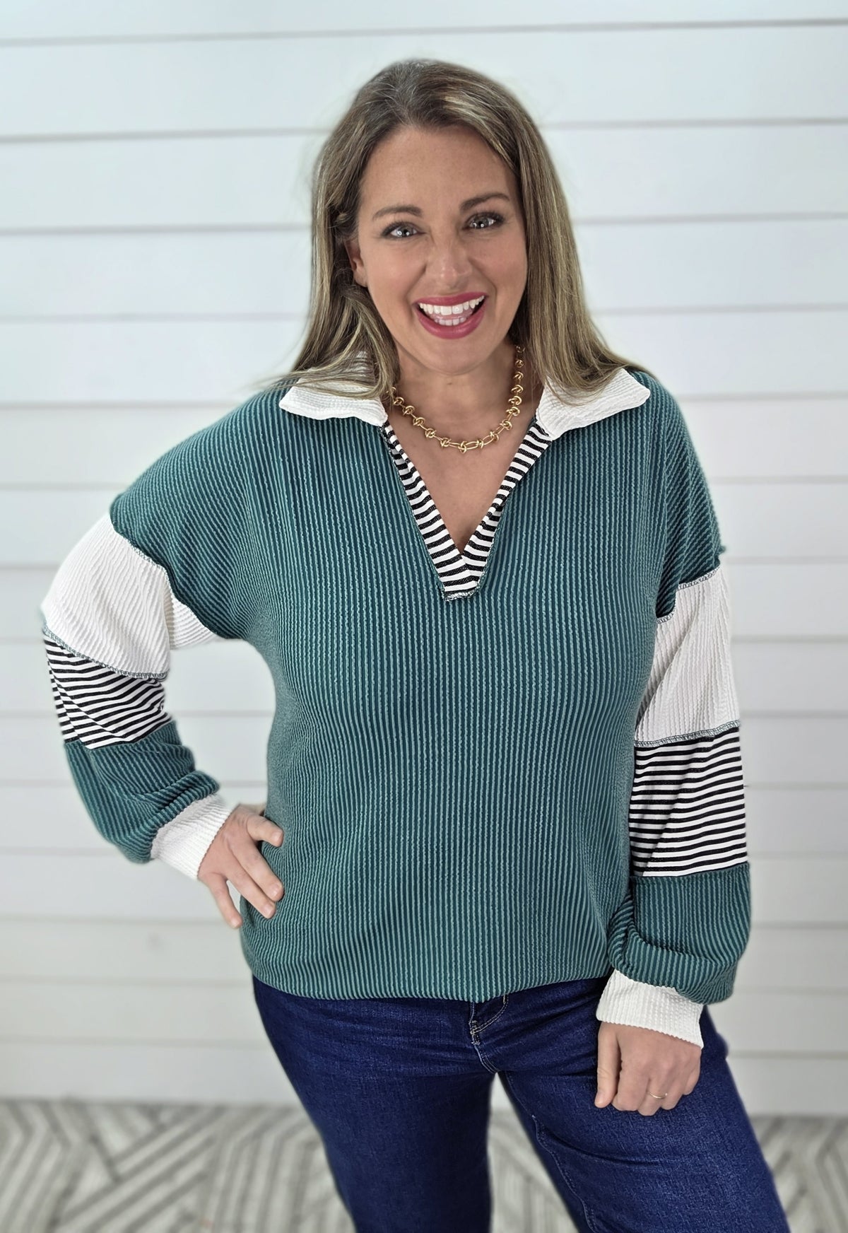 HUNTER GREEN RAISED RIBBED CONTRAST KNIT TOP W/ LAY DOWN COLLAR