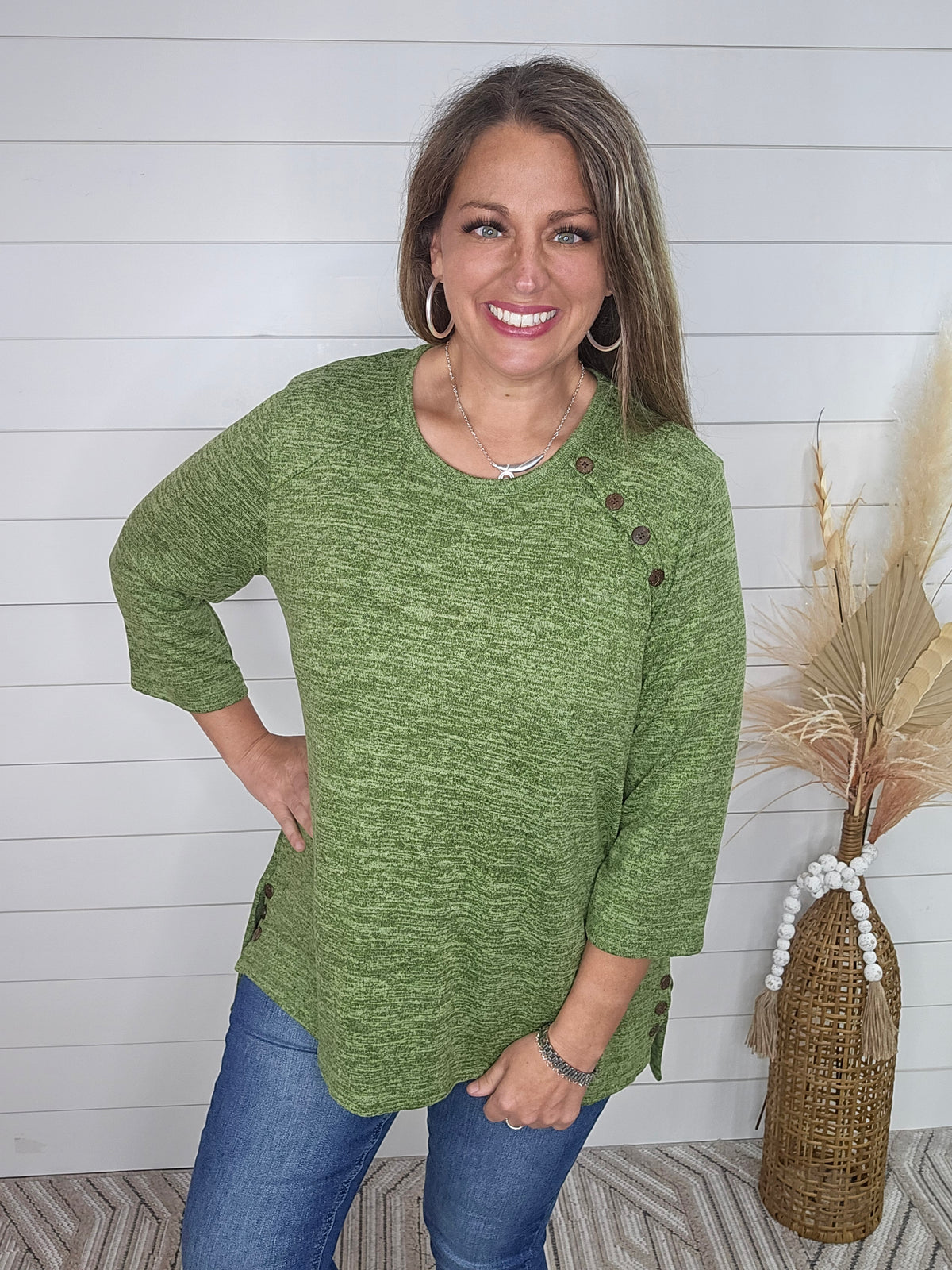 HEATHER GREEN 3/4 SLEEVE KNIT TOP W/ BUTTON DETAIL