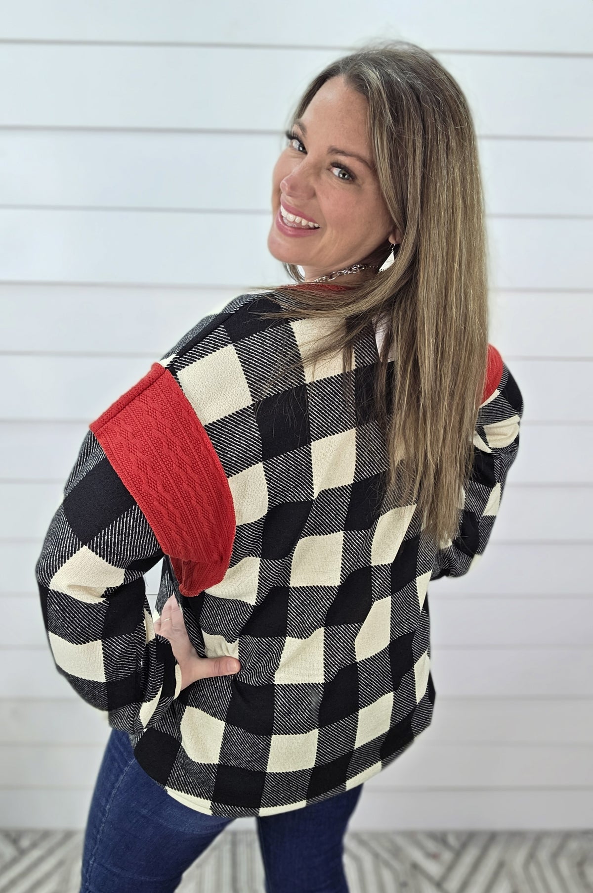 CREAM/BLACK CHECK KNIT TOP WITH RED ACCENT