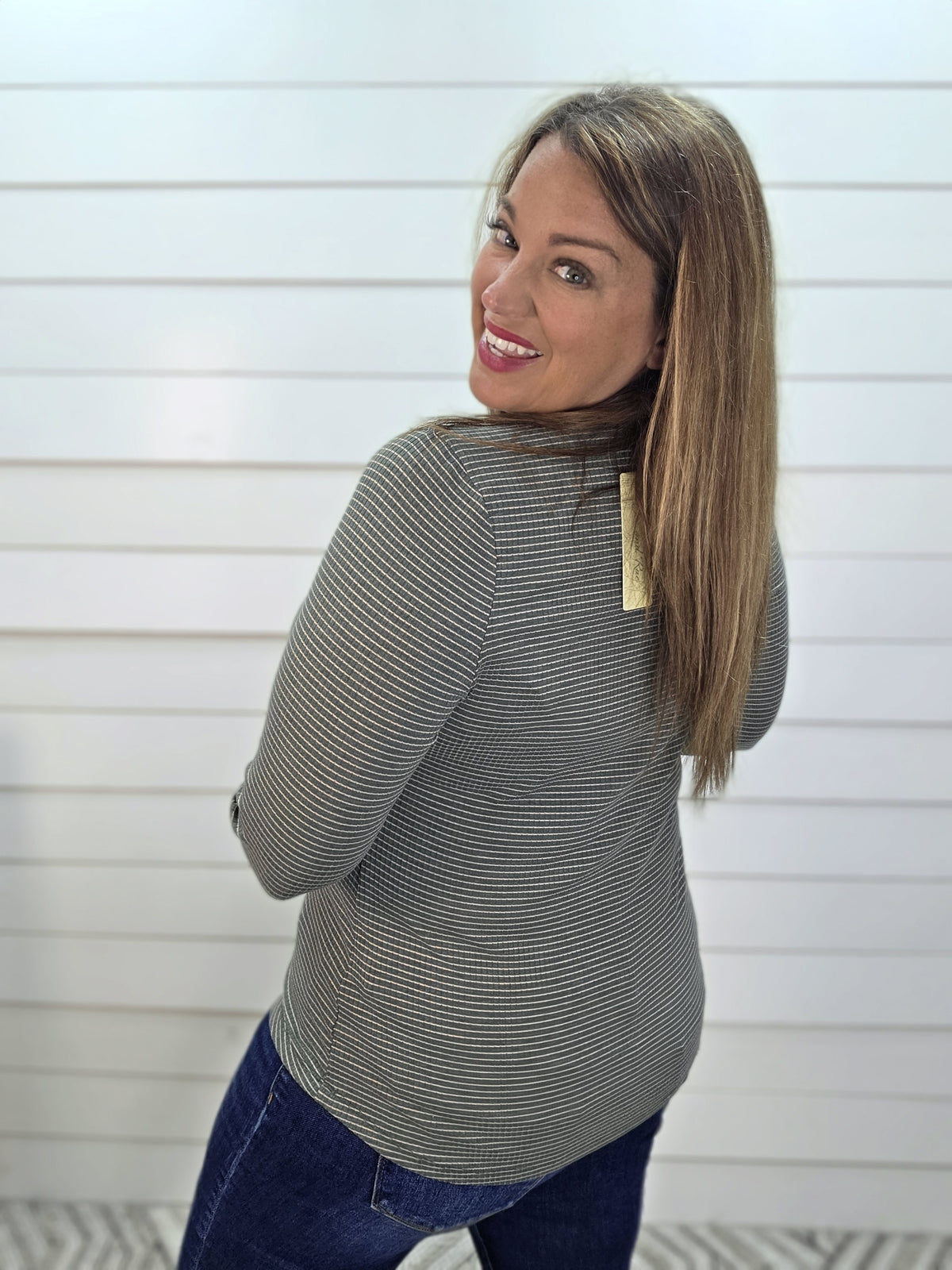 FOREST GREEN HENLEY CONTRAST TOP W/ QUARTER SNAP