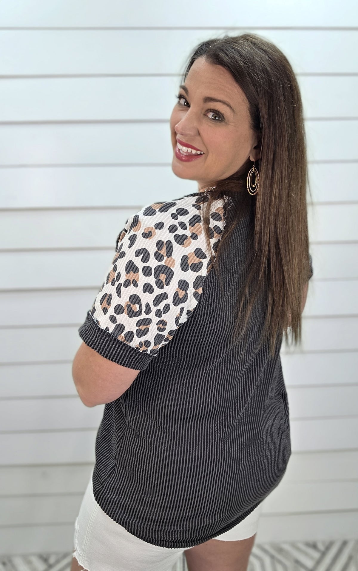 BLACK RAISED RIBBED KNIT TOP W/ LEOPARD SLEEVES AND CENTER SEAM