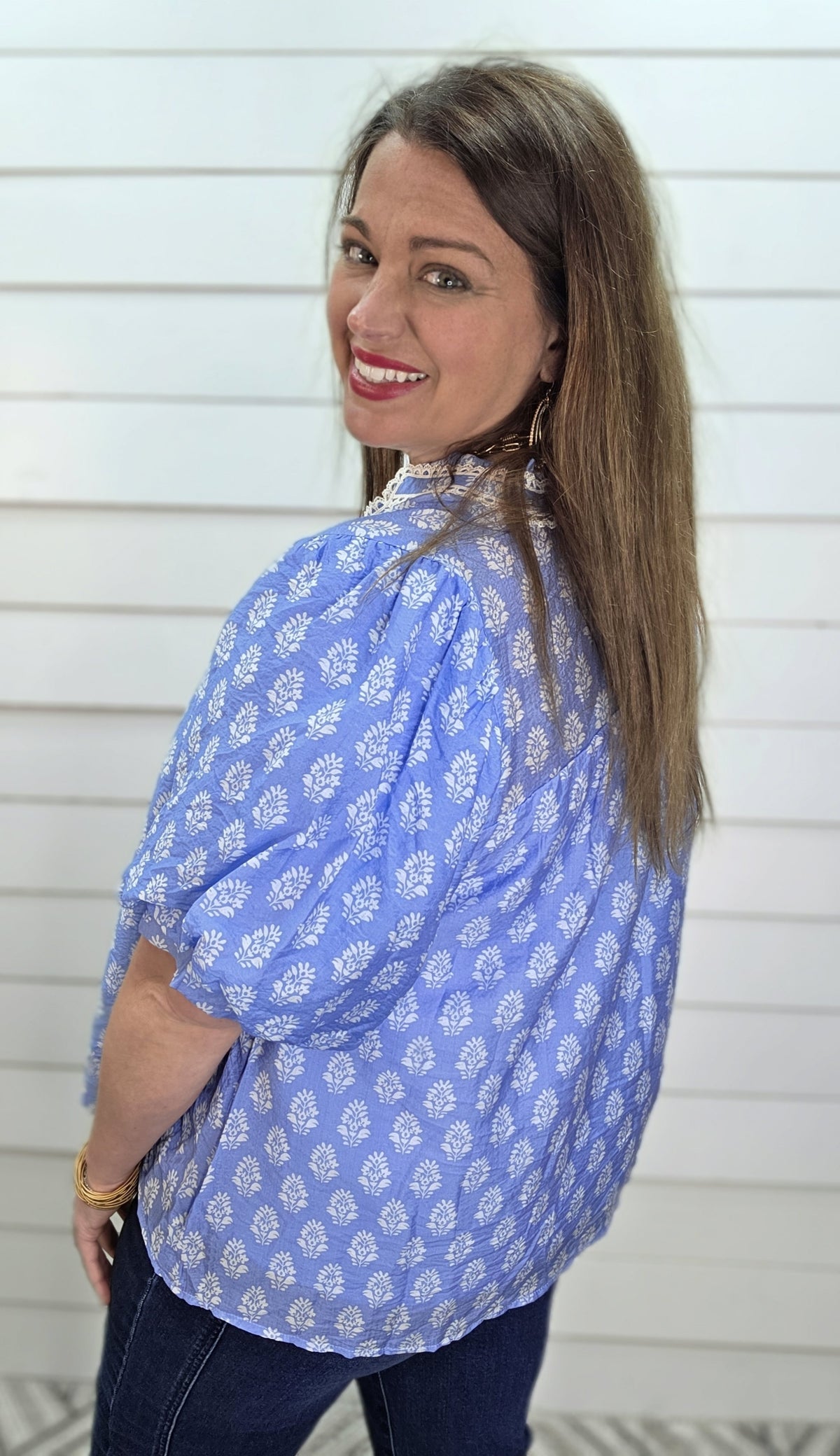 LIGHT BLUE/CREAM PRINTED V NECK TOP W/ LACE TRIM