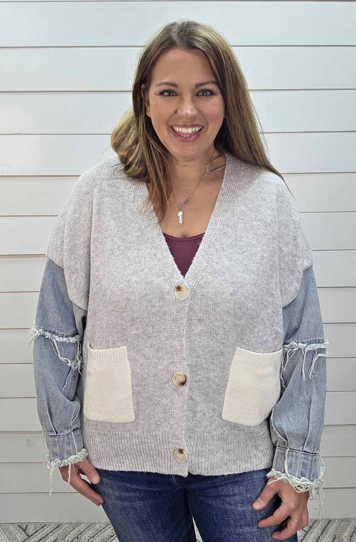 LIGHT GREY V NECK BUTTON CARDIGAN W. DENIM SLEEVES