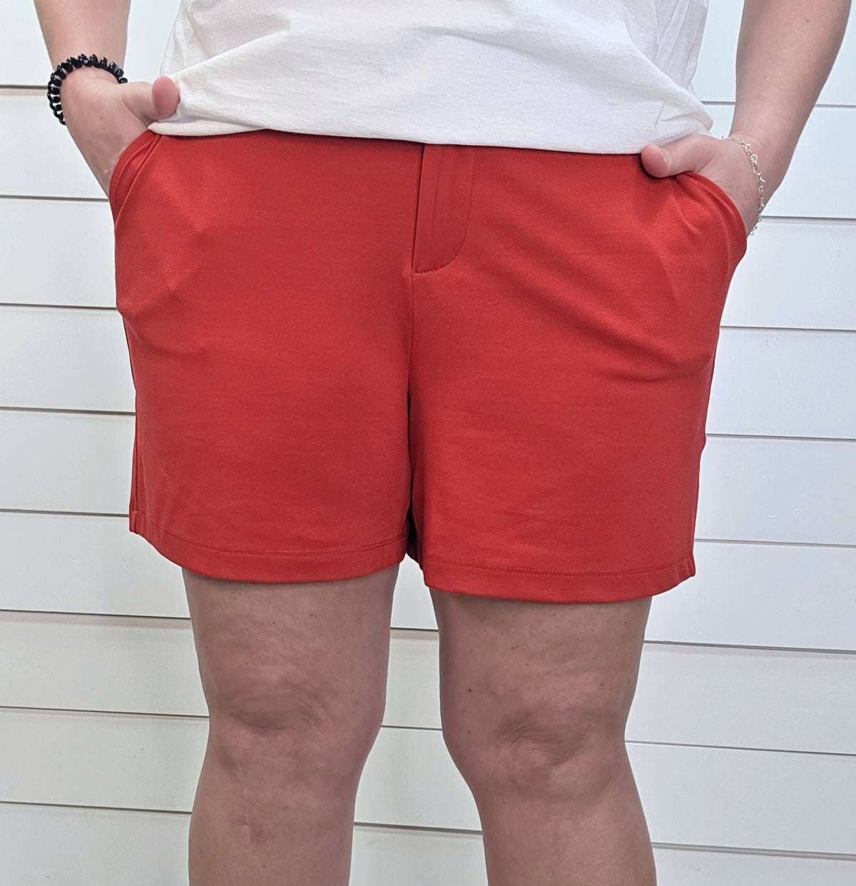 DEAR SCARLETT SHORTS - RED